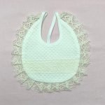 Babero piqué encaje