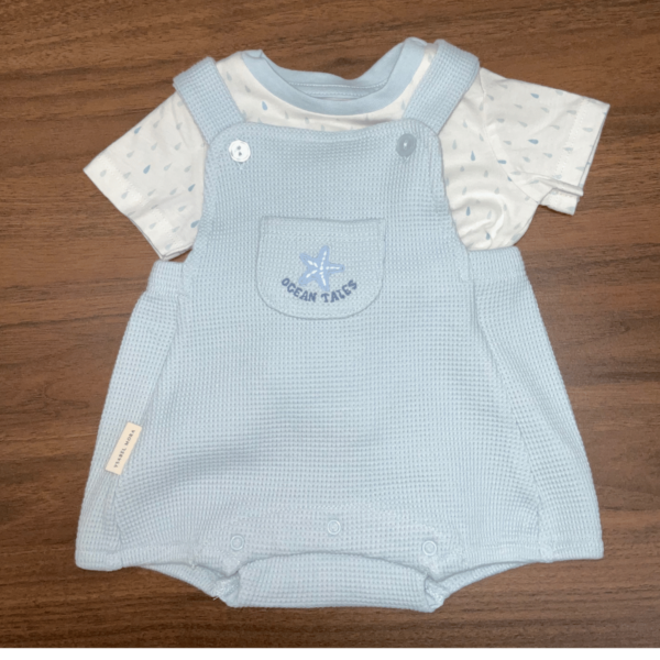 Conjunto de peto y camiseta