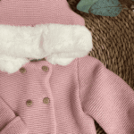 Chaqueta de punto rosa con capucha de pelo - Imagen 2